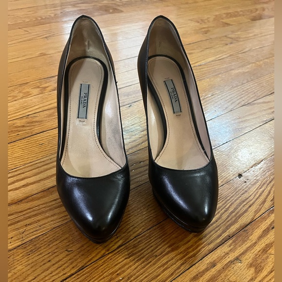 PRADA Black Leather point Toe Platform Pump Shoes Size 37 1/2 - Picture 1 of 6